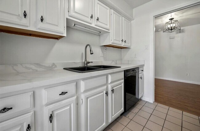 Building Photo - 1311 Antoine Dr