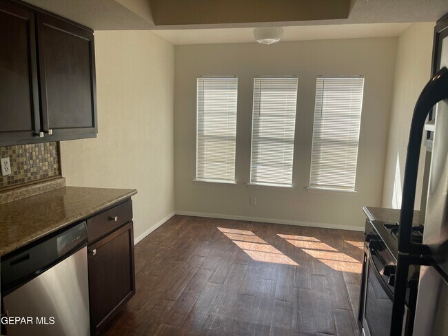 Building Photo - 10640 Cuatro Vistas Dr