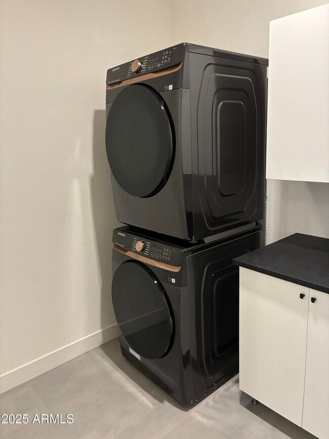 Building Photo - 10862 N Brownsville Ln