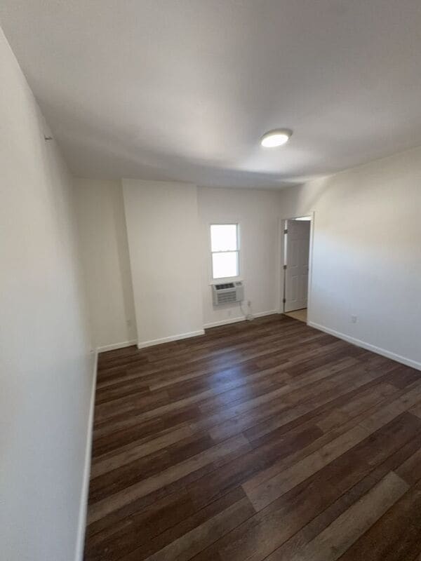 Building Photo - 730 N Main St