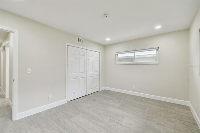 Building Photo - 3938 Versailles Dr