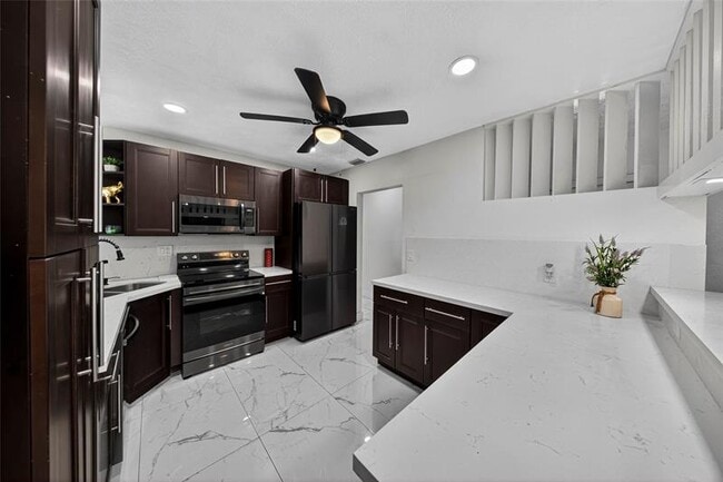 Building Photo - 19621 NW 11th Ct