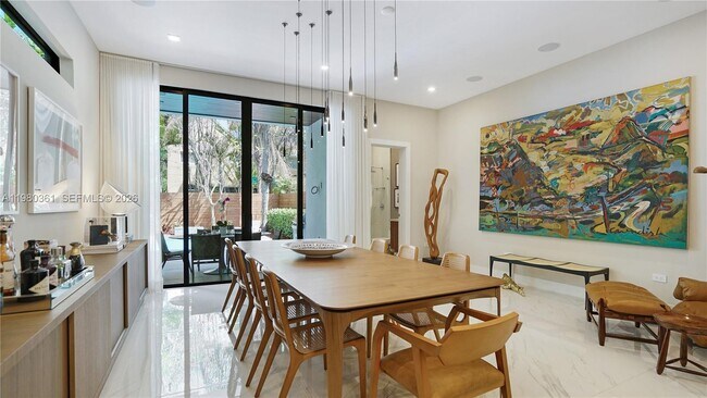 Building Photo - 3075 Mary St