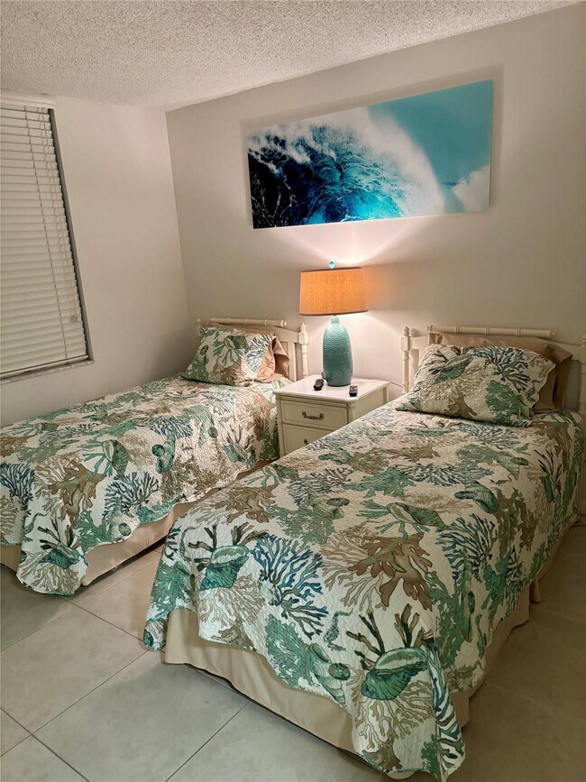 Building Photo - 9650 S Ocean Dr