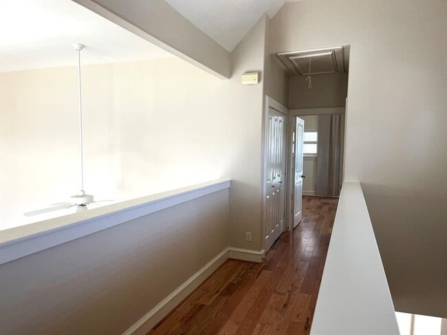 Building Photo - 4522 Lillian St