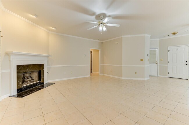 Building Photo - 2937 Hillcreek Dr