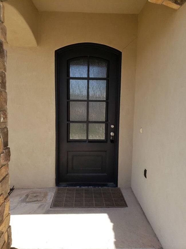 Building Photo - Stunning Home with 4 beds/2.5 baths and 3-Car Garage in Mulberry Estates