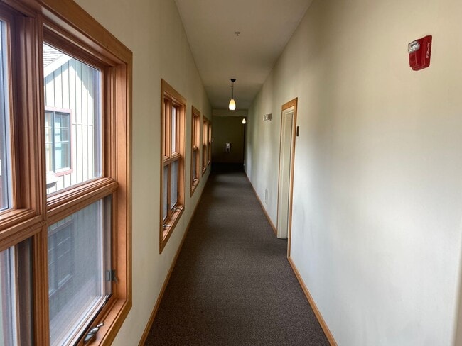 Building Photo - 2 bedroom Whitefish Condo with views and walking distance to City Beach!