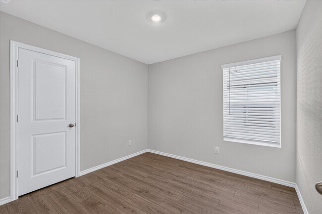 Building Photo - 1153 Northfield Dr