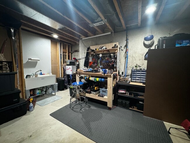 Building Photo - Charming 3-Bedroom, 3-Bathroom Home with V...