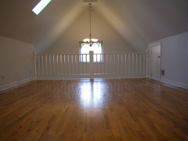 Building Photo - 1428 N Greenview Ave