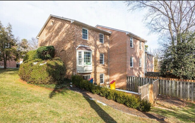 Primary Photo - 214 Commons Dr NW