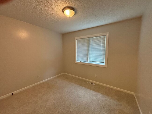 Building Photo - 3423 Woods Dr