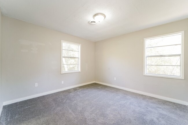 Building Photo - 522 Beaverbrook Dr