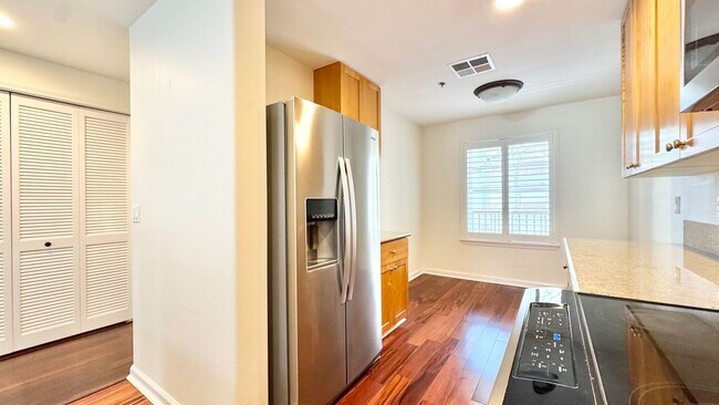 Building Photo - 520 Lunalilo Home Rd