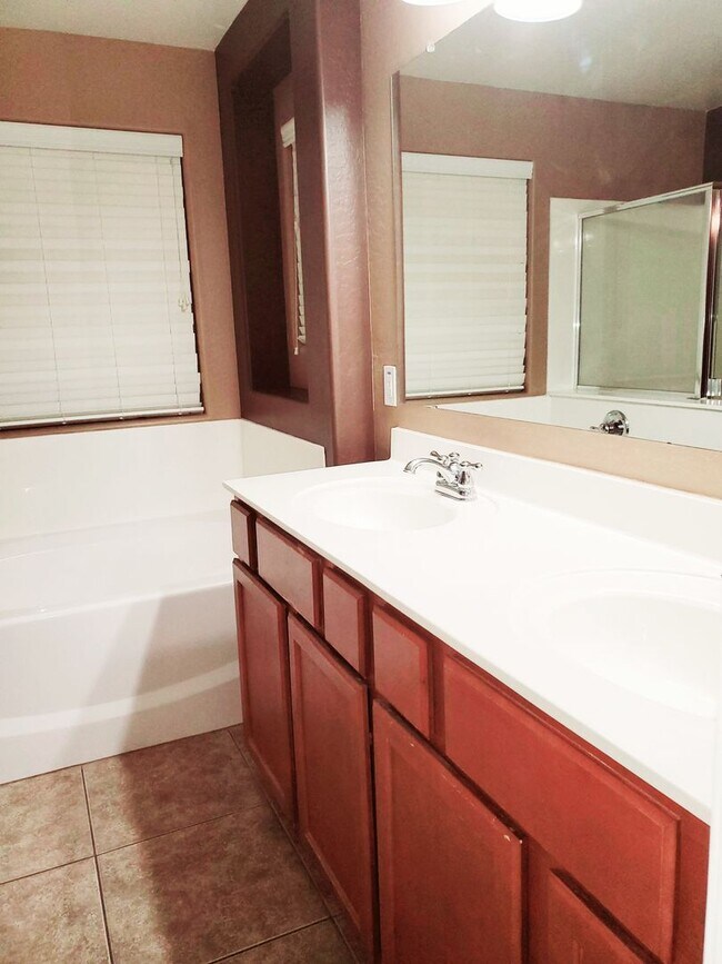Building Photo - Power Ranch 3 Bedroom for Rent.