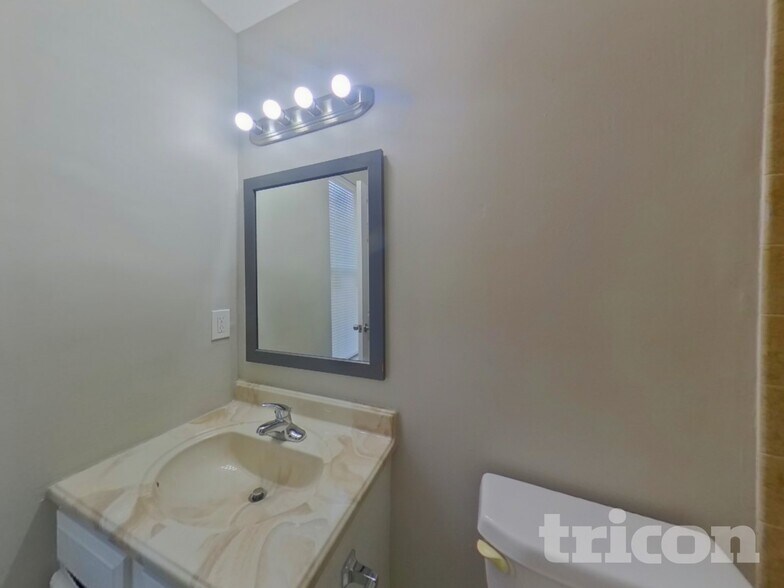 Building Photo - 11565 N Ride Cir E