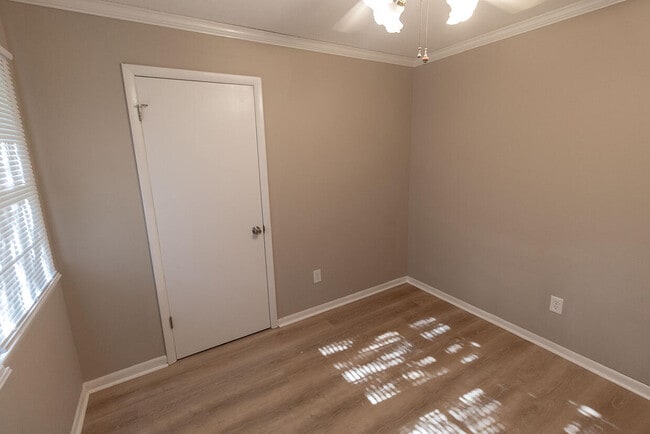 Building Photo - 3006 Lynnwood Dr