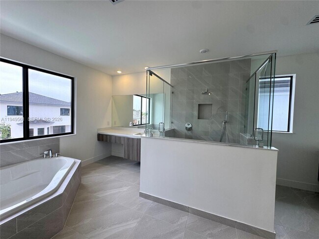 Building Photo - 19749 NE 16th Pl