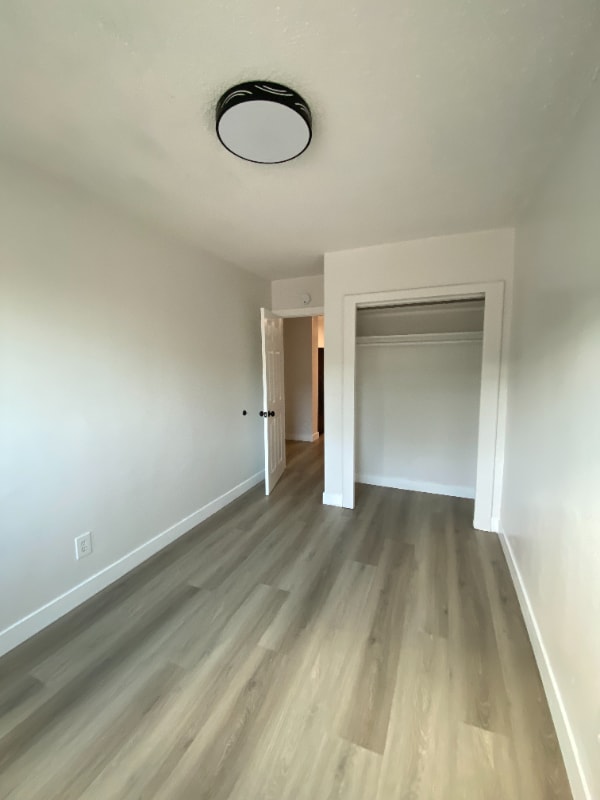 Building Photo - 1515-1515 E 20th St