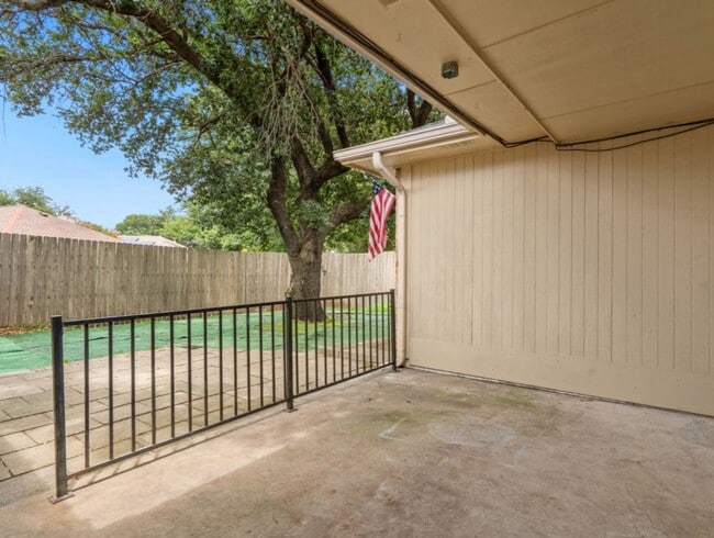 Building Photo - Great Plano 3/2/2 ready for immediate move in