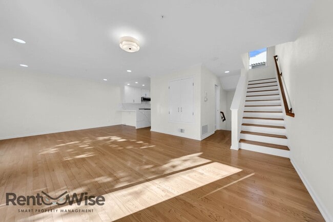 Building Photo - 734 Chestnut St