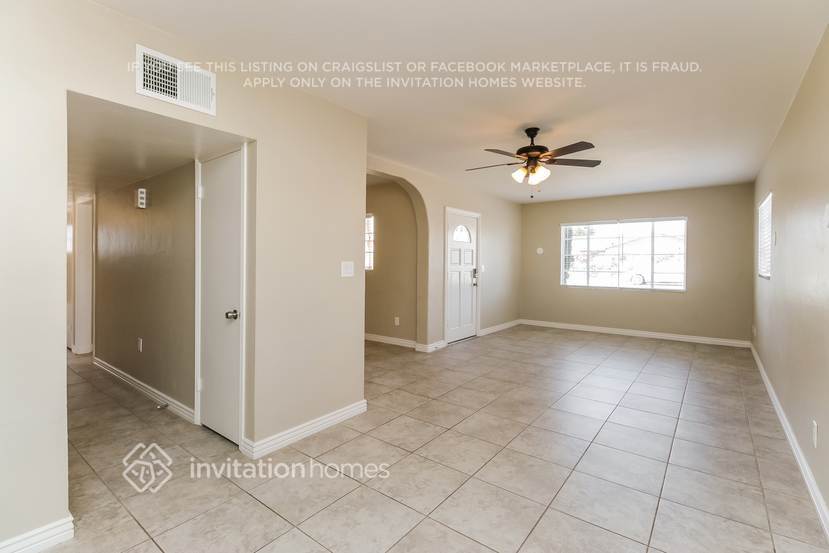 Building Photo - 1649 E 1st St