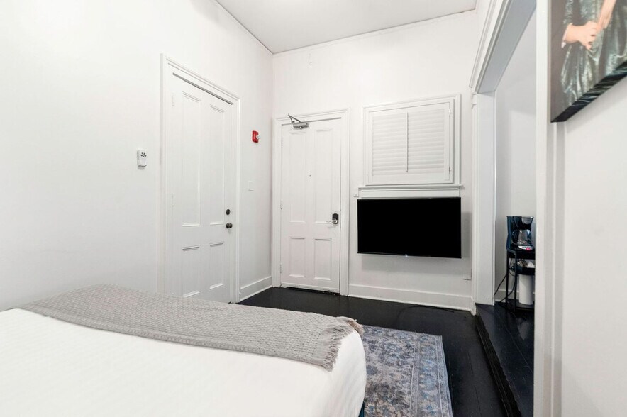 Building Photo - 508 Chartres St