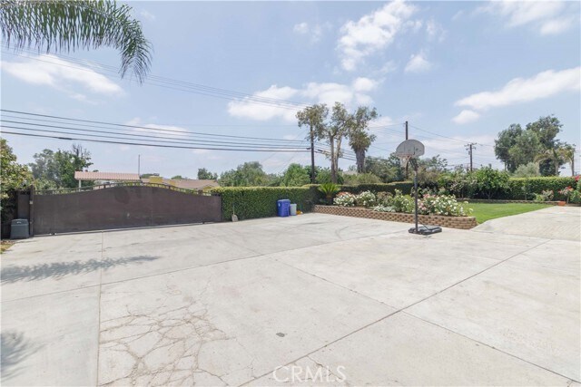 Building Photo - 10249 Jurupa Rd