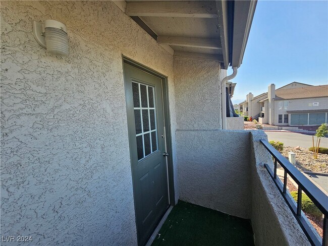 Building Photo - 3749 Carlyle Dr