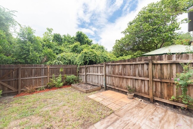 Building Photo - Townhome in Titusville