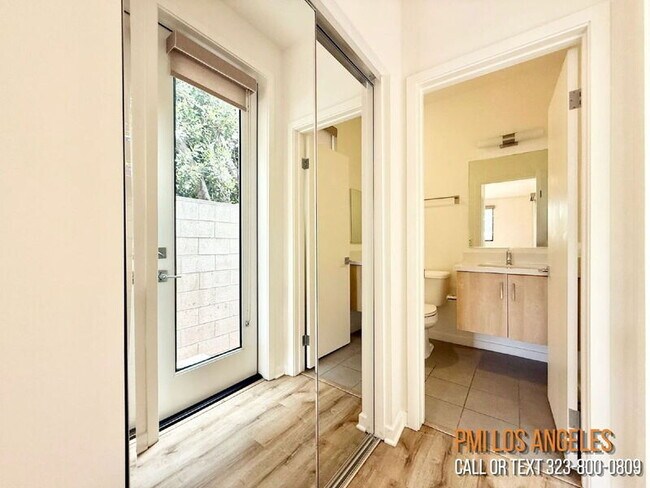 Building Photo - 10706 Octave Ln