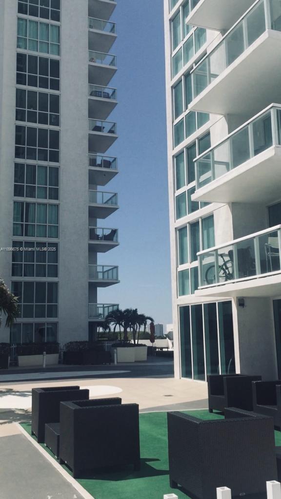 Building Photo - 1861 NW S River Dr