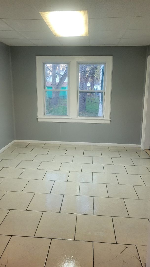 Building Photo - 3 bedroom 1.5 bath bungalow in Warren! $1,...