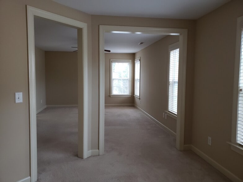 masterbath with separate sitting area - 120 Thistle Top Trl