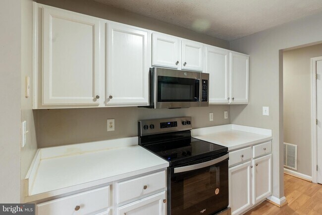 Building Photo - 689 Winding Stream Way