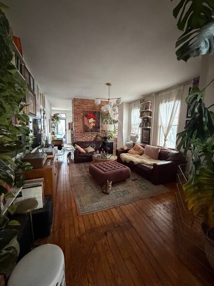 Building Photo - 2846 Huntingdon Ave