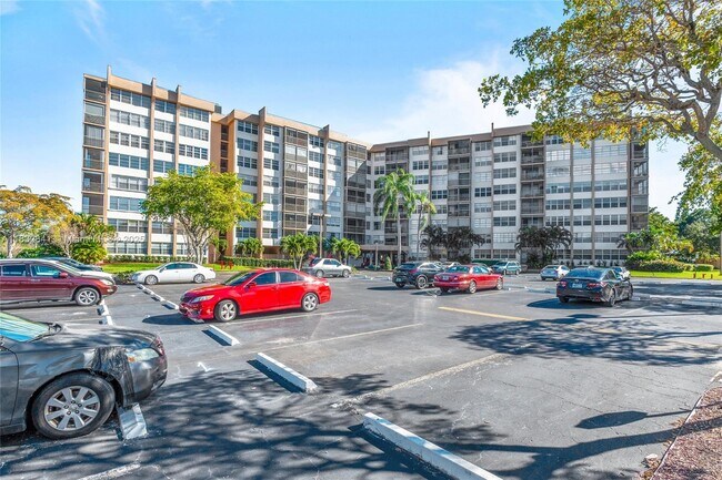Building Photo - 1200 St Charles Pl