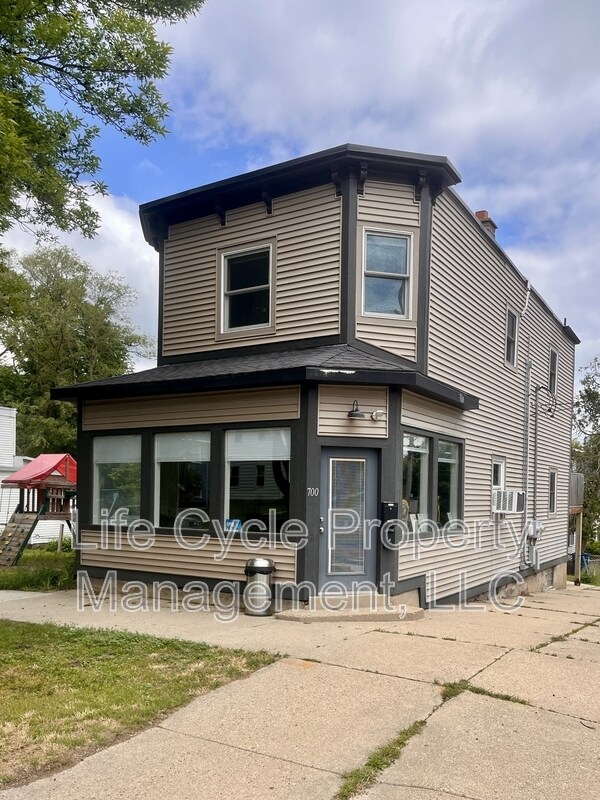 Primary Photo - 700 Clancy Ave NE