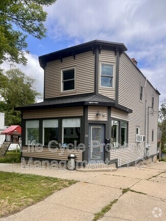 Building Photo - 700 Clancy Ave NE