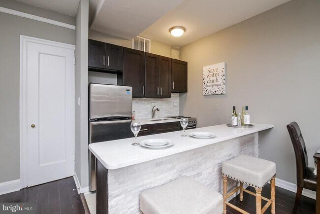 Building Photo - 2031 Locust St