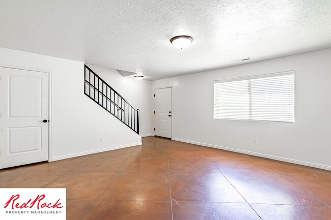 Building Photo - DOG-FRIENDLY 3 Bedroom Townhome with INTER...