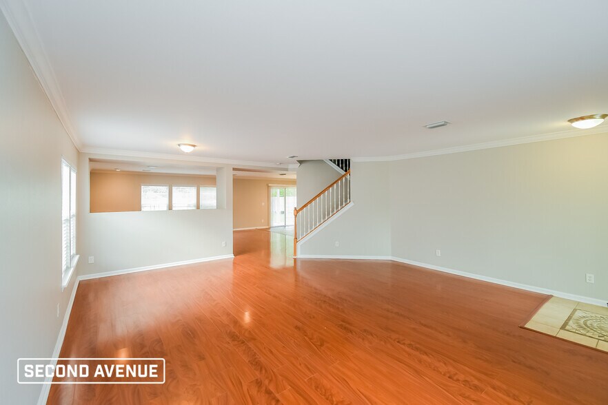 Building Photo - 9041 Redtail Dr