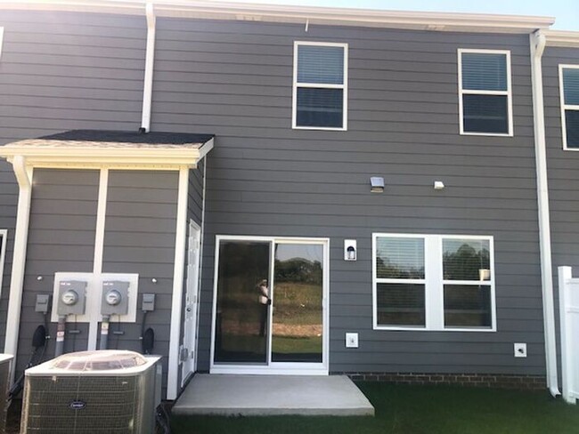 Building Photo - Beautiful Townhome with 1 Car Garage in Br...