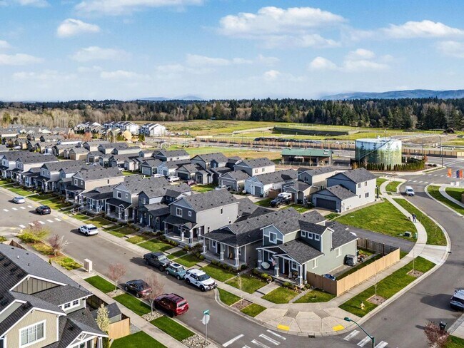 Building Photo - Modern Yelm Home Built in 2023, Walk-In Closets, Deep Storage & Neighborhood Park!