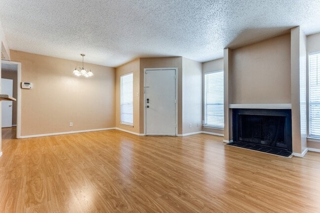 Building Photo - 919 S Weatherred Dr