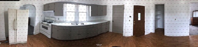 Building Photo - 2426 Schrage Ave