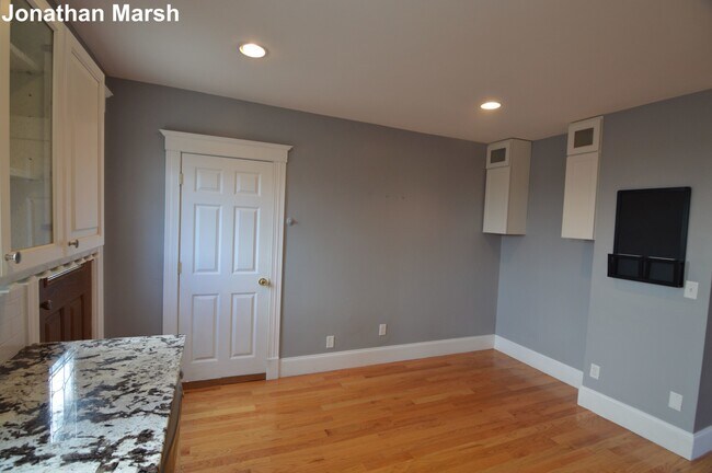 Building Photo - 97 Cushing Ave