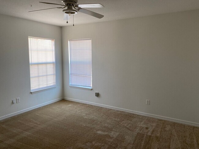 Building Photo - Large home in gated community of Aviana Resort