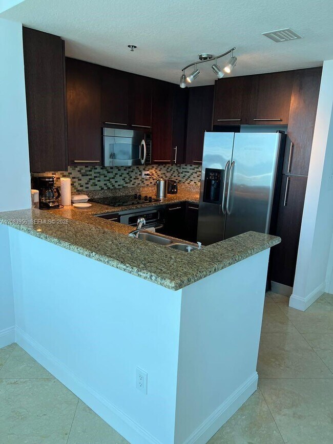 Building Photo - 6515 Collins Ave